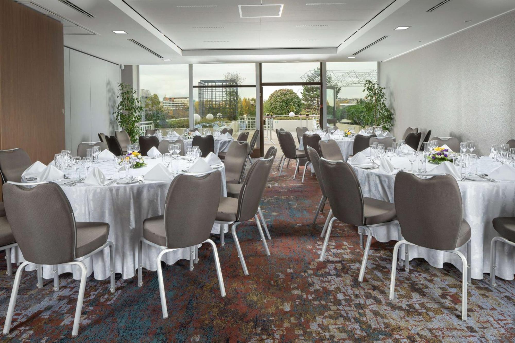 Hilton Praag
