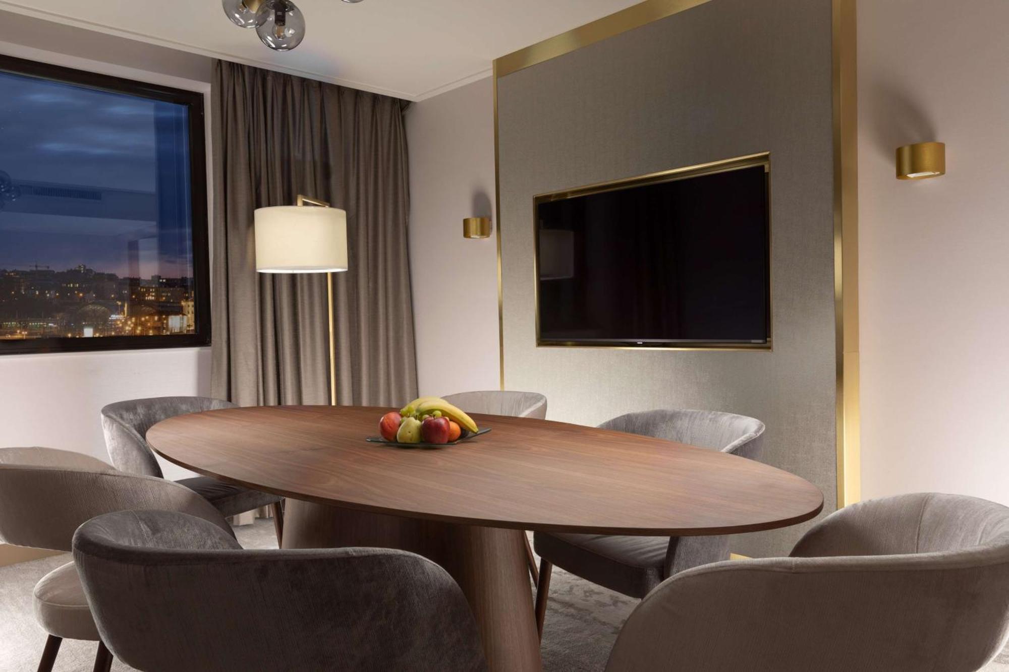 Hilton Praag